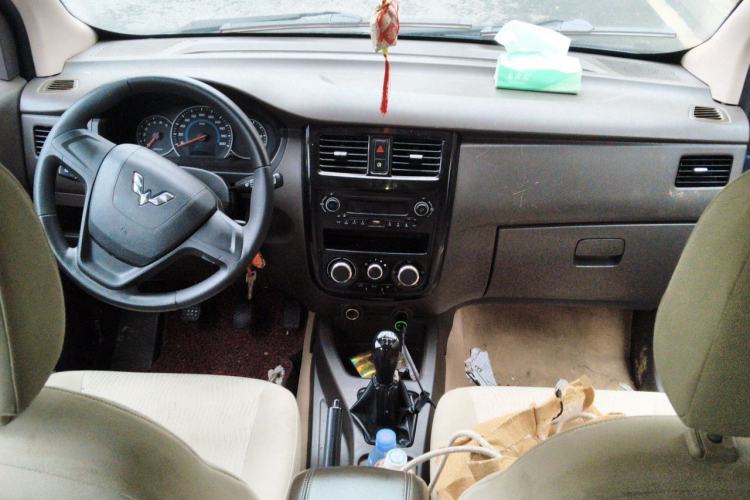 Used Wuling Rongguang V 2015 1.2L Standard Version Center Console