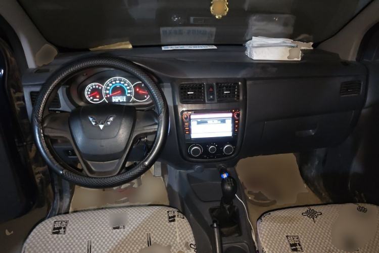 Used Wuling Rongguang V 2015 1.5L Base Version Center Console