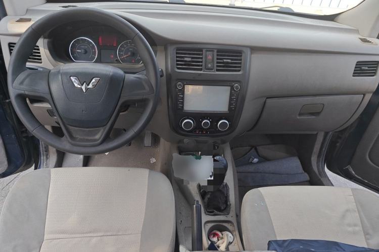 Used Wuling Rongguang V 2015 1.2L Practical Model Center Console