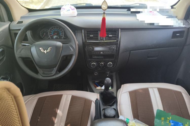Used Wuling Rongguang V 2015 1.2L Standard Version Center Console