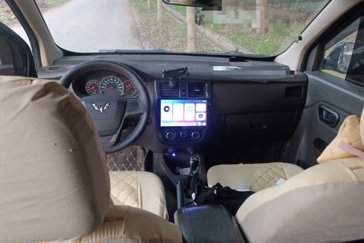 Used Wuling Rongguang V 2015 1.5L Standard Version Center Console