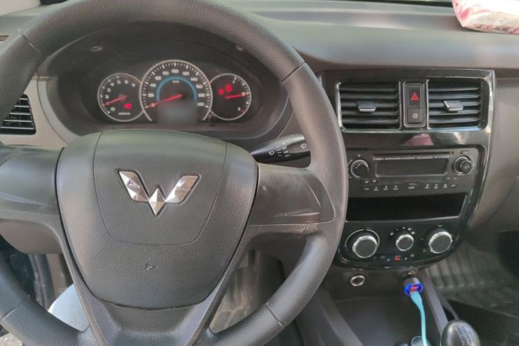 Used Wuling Rongguang V 2015 1.2L Standard Version Center Console
