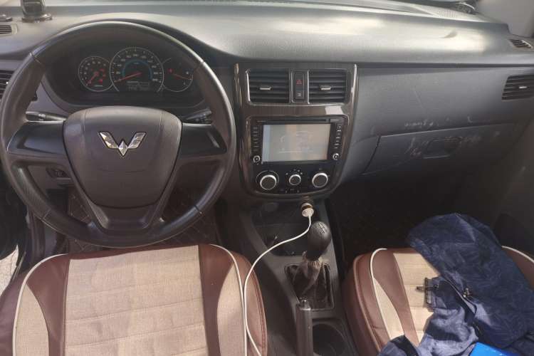 Used Wuling Rongguang V 2015 1.2L Base Version Center Console