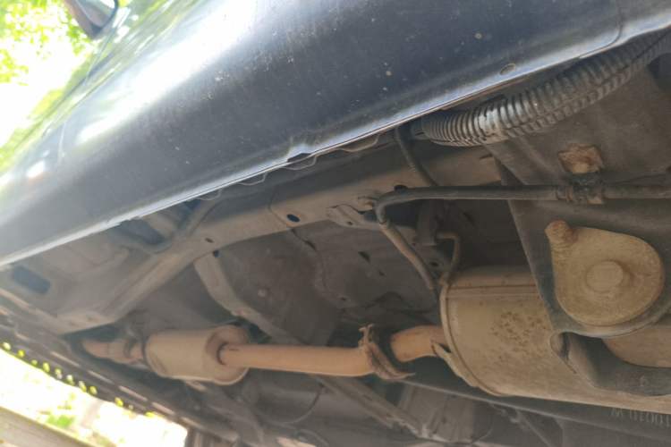 Used Wuling Rongguang V 2015 1.2L Standard Version Chassis Rear Left