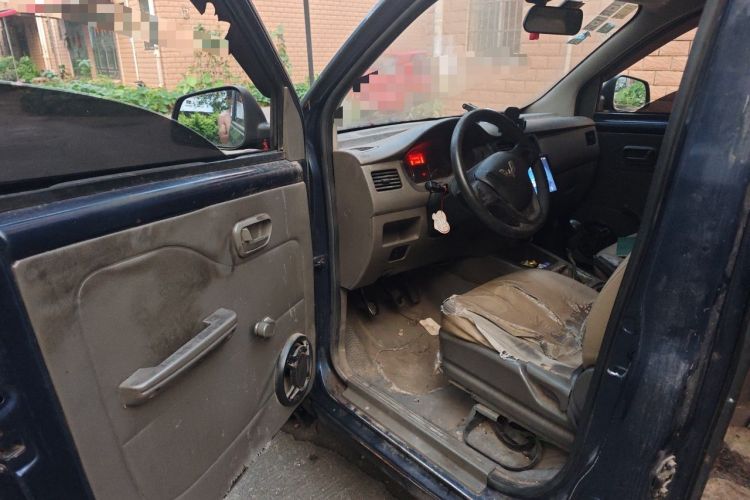 Used Wuling Rongguang V 2015 1.5L Practical Version Driver Seat
