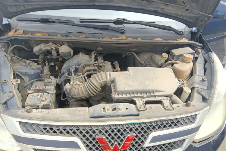 Used Wuling Rongguang V 2015 1.2L Base Version Engine Bay