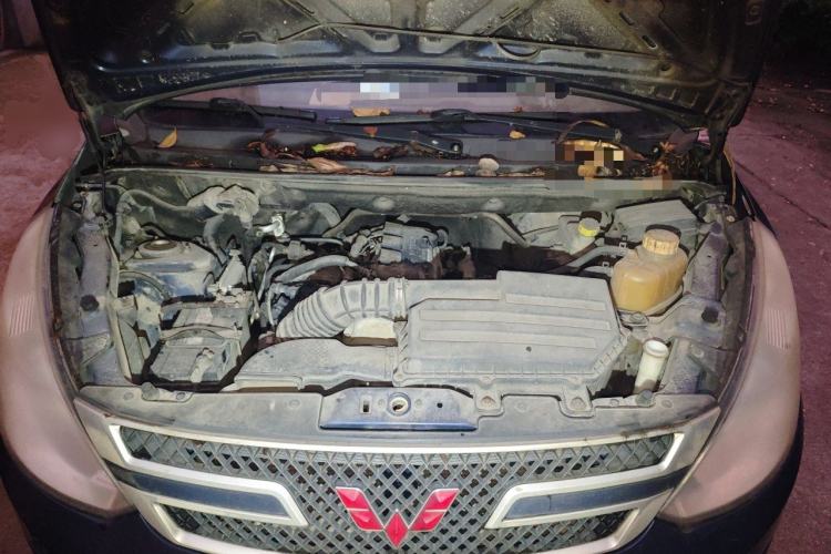 Used Wuling Rongguang V 2015 1.5L Practical Version Engine Bay