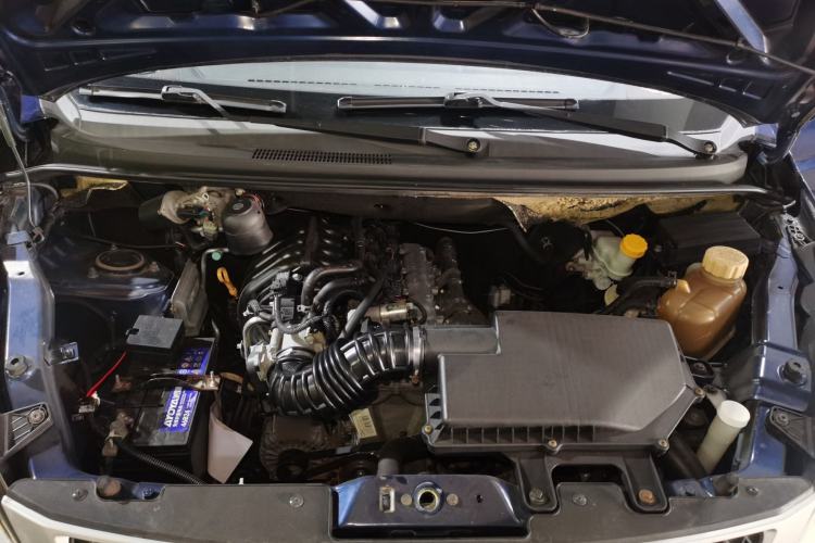 Used Wuling Rongguang V 2015 1.2L Base Version Engine Bay