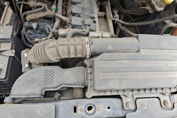 Used Wuling Rongguang V 2015 1.5L Practical Version Engine Bay