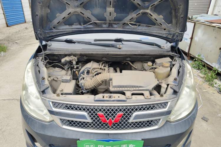 Used Wuling Rongguang V 2015 1.2L Standard Version Engine Bay