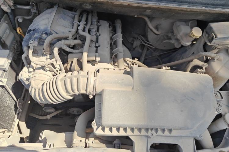 Used Wuling Rongguang V 2015 1.2L Practical Model Engine Bay