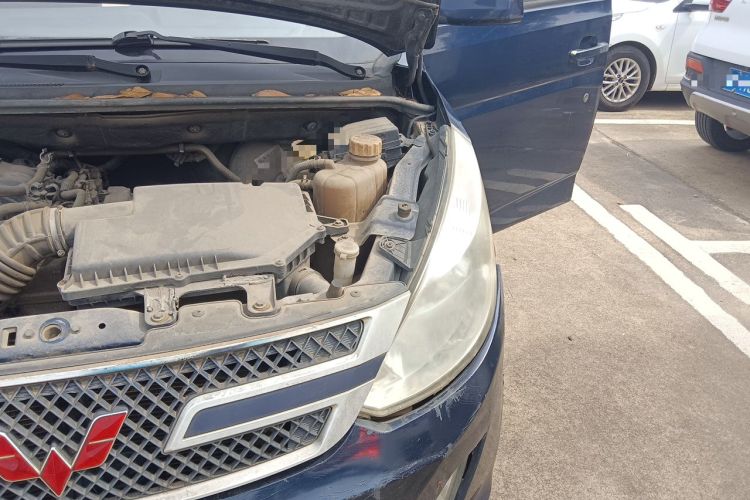 Used Wuling Rongguang V 2015 1.2L Base Version Engine Bay Left
