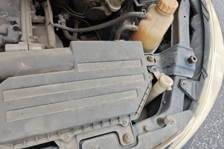 Used Wuling Rongguang V 2015 1.5L Practical Version Engine Bay Left