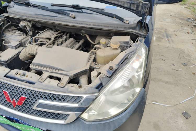 Used Wuling Rongguang V 2015 1.2L Standard Version Engine Bay Left