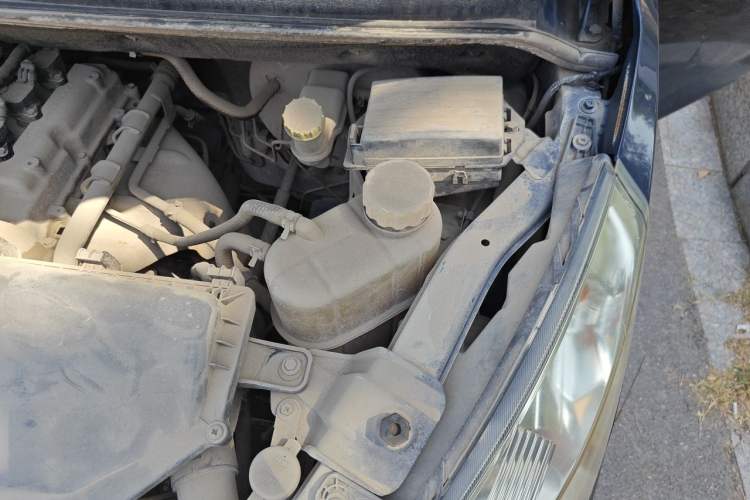Used Wuling Rongguang V 2015 1.2L Practical Model Engine Bay Left