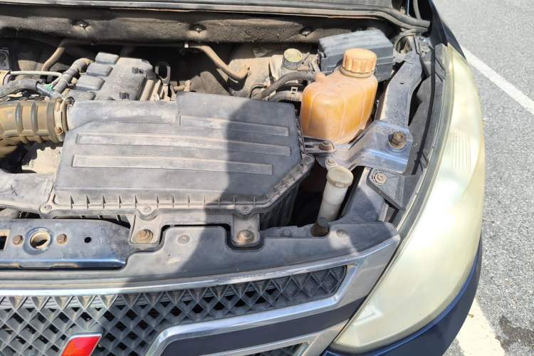 Used Wuling Rongguang V 2015 1.5L Standard Version Engine Bay Left
