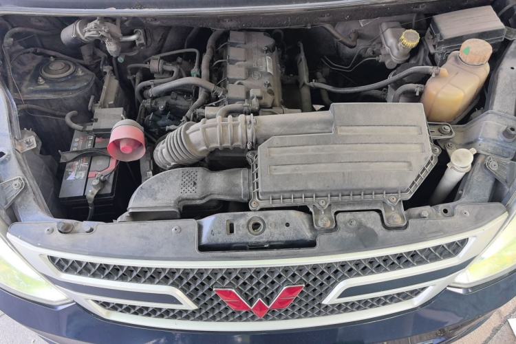 Used Wuling Rongguang V 2015 1.5L Base Version Engine Bay