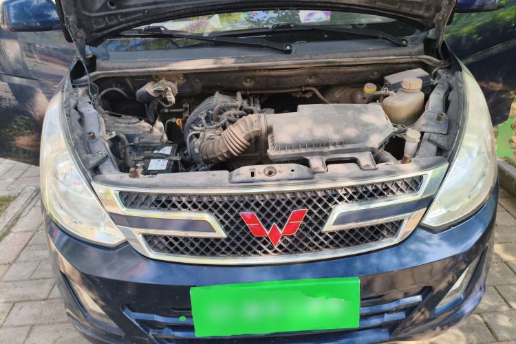 Used Wuling Rongguang V 2015 1.2L Standard Version Engine Bay