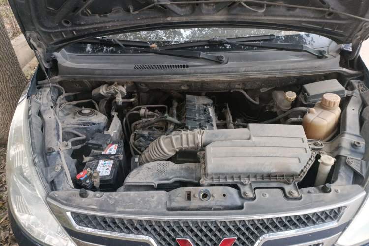 Used Wuling Rongguang V 2015 1.5L Standard Version Engine Bay