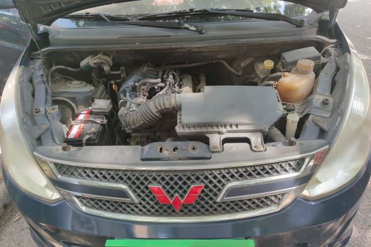 Used Wuling Rongguang V 2015 1.2L Standard Version Engine Bay