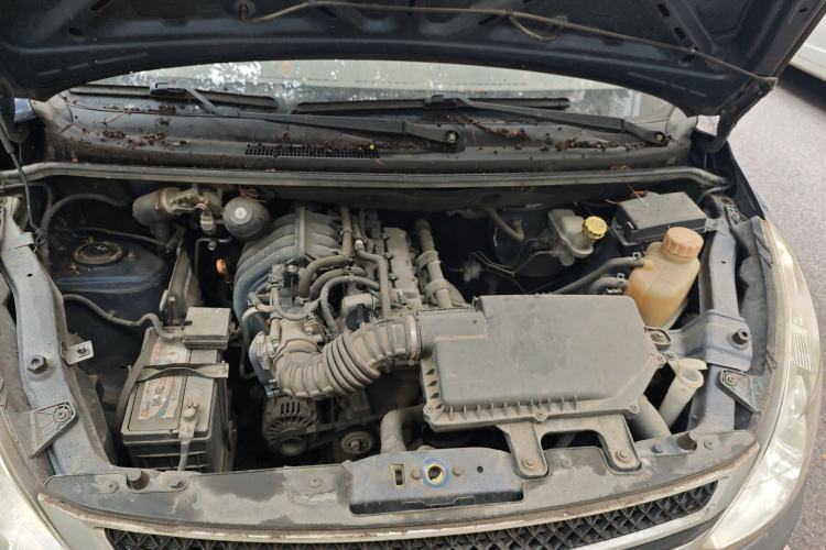 Used Wuling Rongguang V 2015 1.2L Base Version Engine Bay