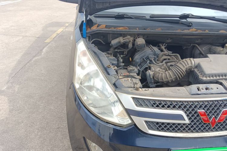 Used Wuling Rongguang V 2015 1.2L Base Version Engine Bay Right