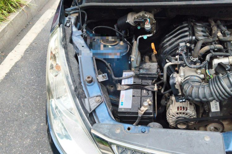 Used Wuling Rongguang V 2015 1.2L Standard Version Engine Bay Right