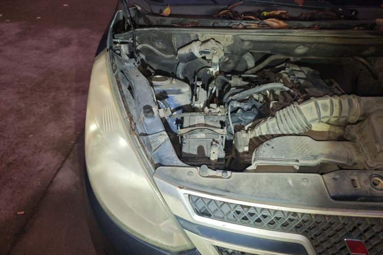 Used Wuling Rongguang V 2015 1.5L Practical Version Engine Bay Right