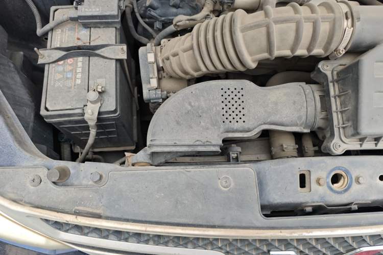 Used Wuling Rongguang V 2015 1.5L Practical Version Engine Bay Right