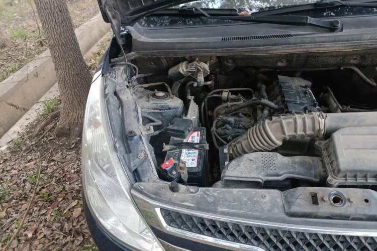 Used Wuling Rongguang V 2015 1.5L Standard Version Engine Bay Right