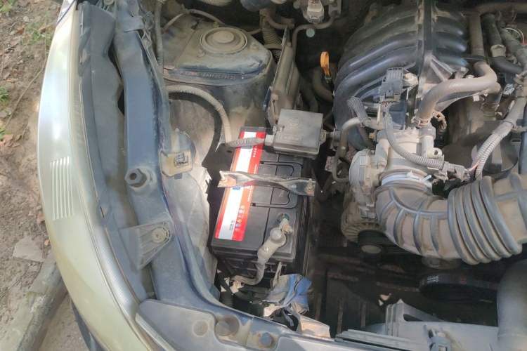 Used Wuling Rongguang V 2015 1.2L Standard Version Engine Bay Right