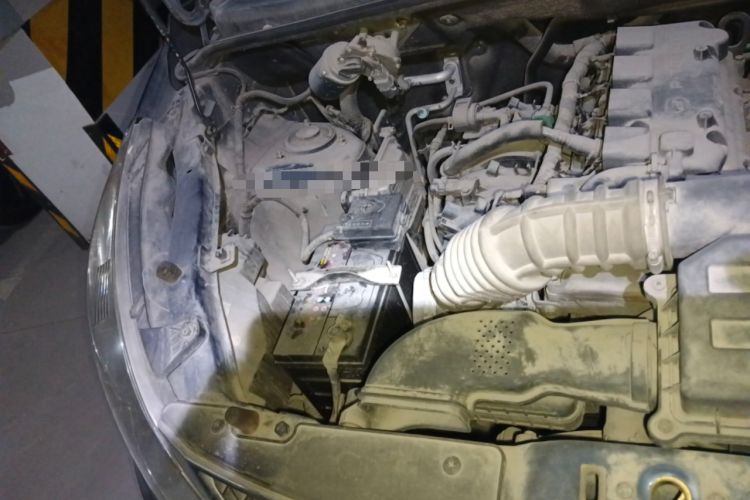 Used Wuling Rongguang V 2015 1.5L Standard Version Engine Bay Right
