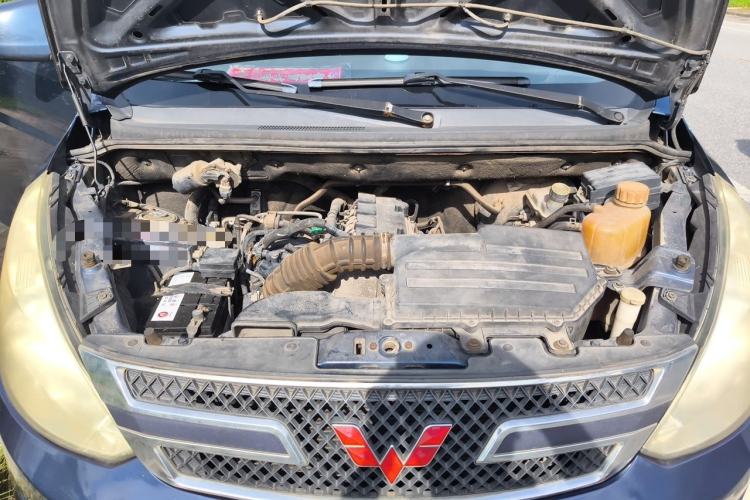 Used Wuling Rongguang V 2015 1.5L Standard Version Engine Bay