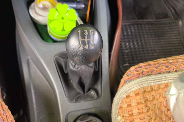 Used Wuling Rongguang V 2015 1.5L Base Version Gear Lever