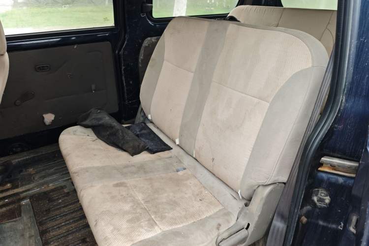 Used Wuling Rongguang V 2015 1.5L Practical Version Left Rear Seat