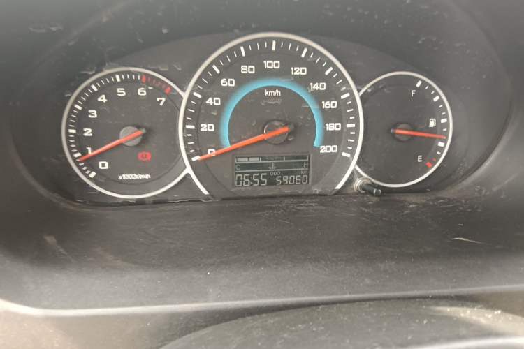 Used Wuling Rongguang V 2015 1.2L Base Version Odometer Close Up