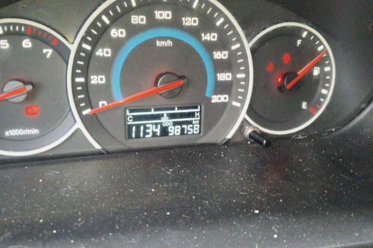 Used Wuling Rongguang V 2015 1.2L Standard Version Odometer Close Up