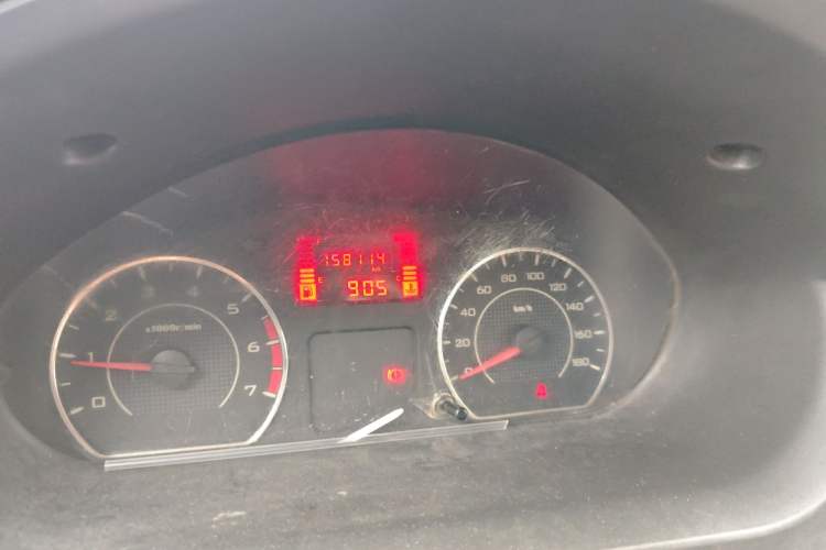 Used Wuling Rongguang V 2015 1.5L Practical Version Odometer Close Up