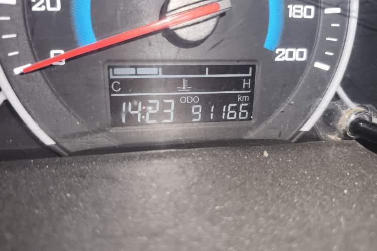 Used Wuling Rongguang V 2015 1.2L Standard Version Odometer Close Up