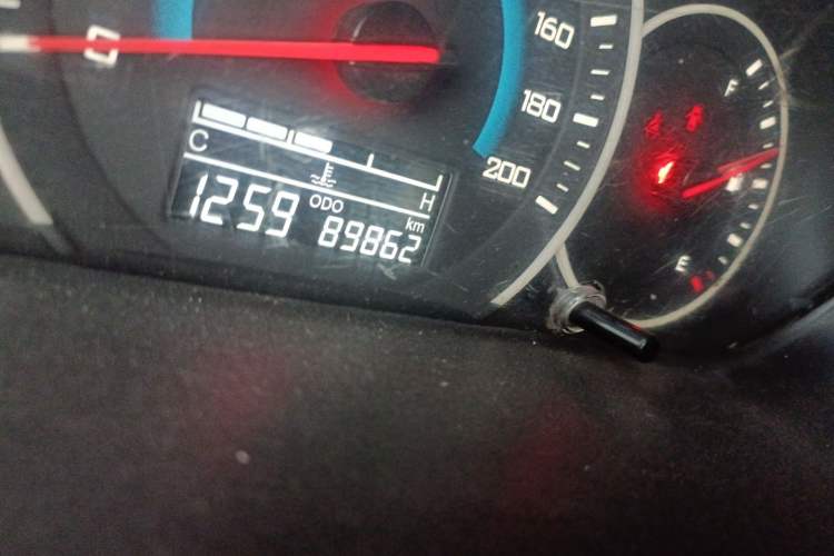 Used Wuling Rongguang V 2015 1.5L Standard Version Odometer Close Up