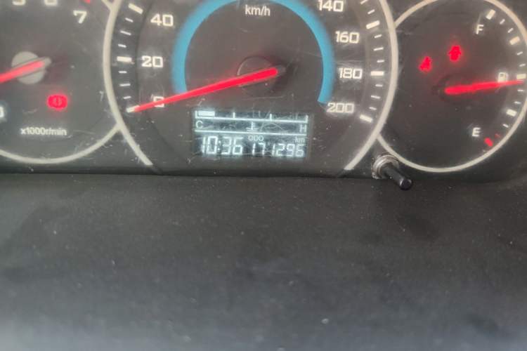 Used Wuling Rongguang V 2015 1.2L Standard Version Odometer Close Up