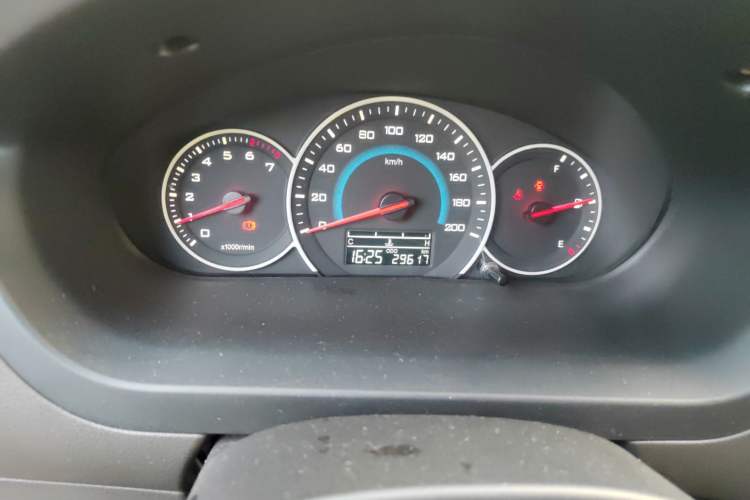 Used Wuling Rongguang V 2015 1.5L Standard Version Odometer Close Up