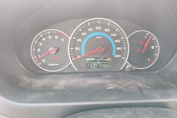 Used Wuling Rongguang V 2015 1.5L Standard Version Odometer Close Up