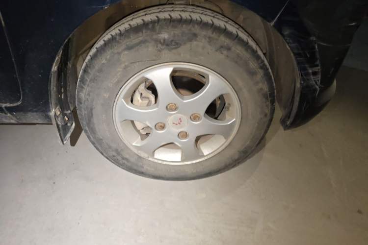 Used Wuling Rongguang V 2015 1.5L Base Version Right Front Wheel Hub