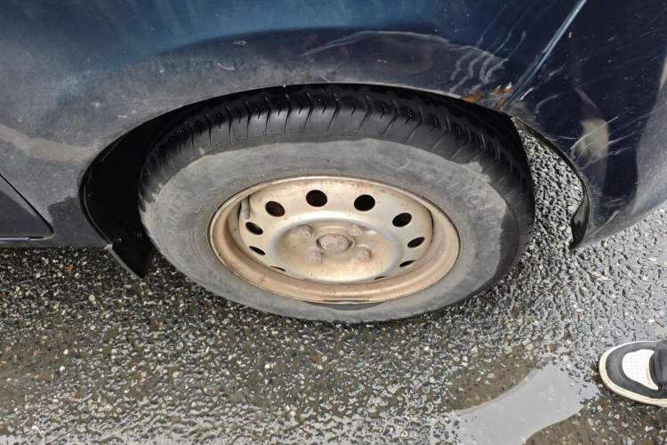 Used Wuling Rongguang V 2015 1.5L Practical Version Right Front Wheel Hub