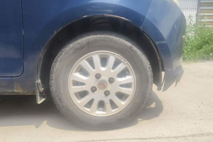Used Wuling Rongguang V 2015 1.2L Standard Version Right Front Wheel Hub