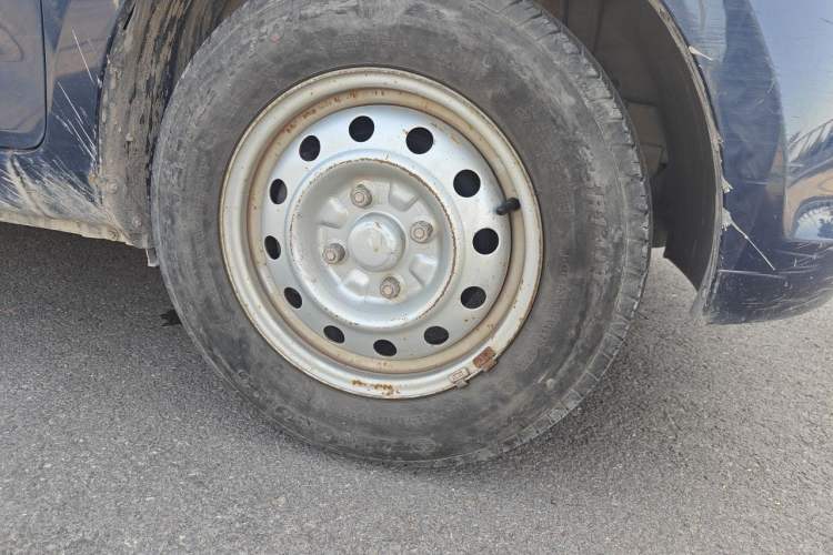 Used Wuling Rongguang V 2015 1.2L Practical Model Right Front Wheel Hub