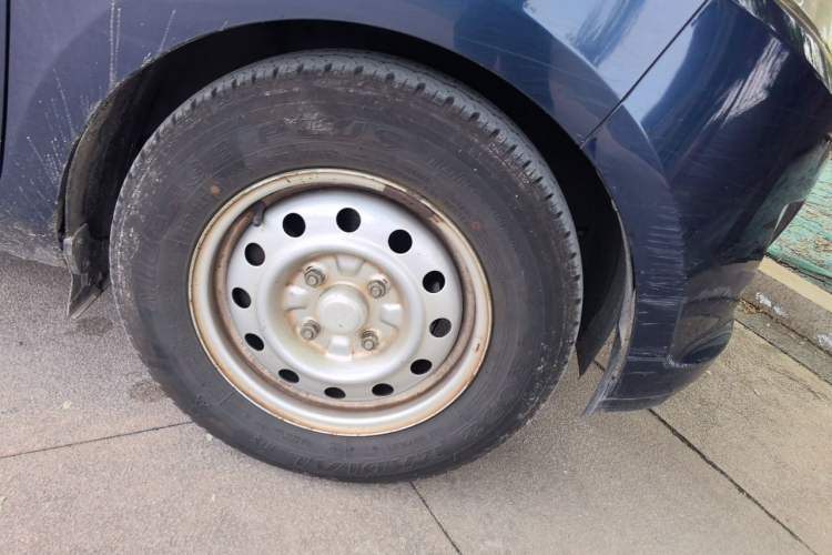 Used Wuling Rongguang V 2015 1.5L Base Version Right Front Wheel Hub