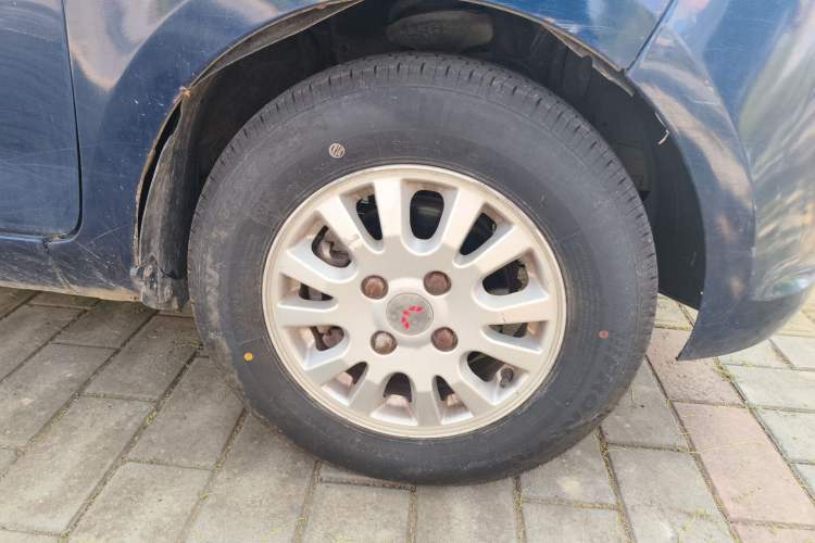 Used Wuling Rongguang V 2015 1.2L Standard Version Right Front Wheel Hub