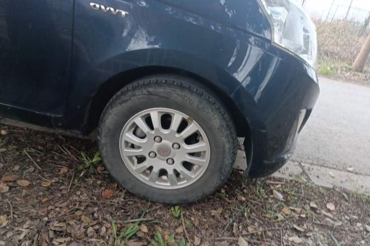 Used Wuling Rongguang V 2015 1.5L Standard Version Right Front Wheel Hub